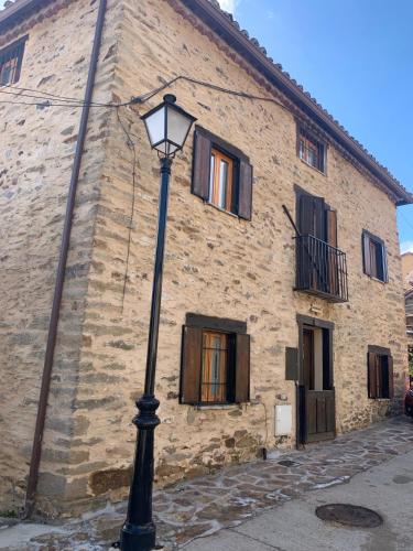 A szálláshely kívülről, El Tinao de la Hiruela (Entremelojos) in La Hiruela