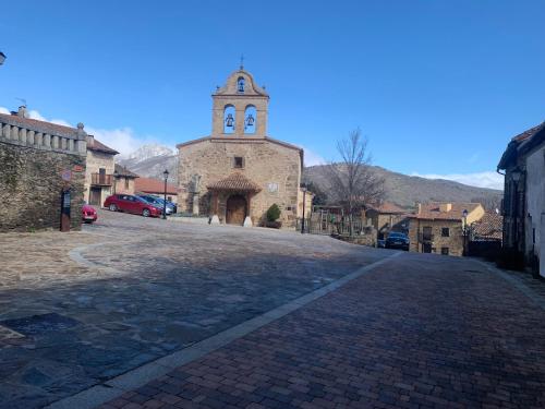 A környék, El Tinao de la Hiruela (Entremelojos) in La Hiruela