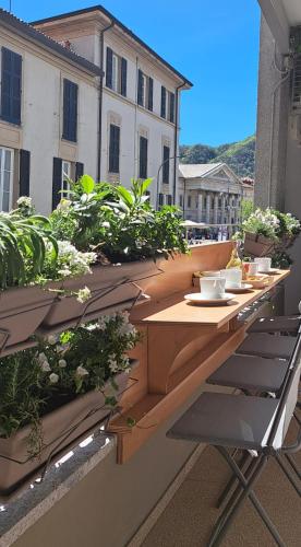 The window on the theatre and the cathedral - Luxury apartment, Côme (photo 4)