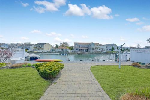 Waterfront Escape in Massapequa, USA