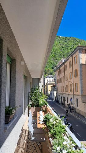 The window on the theatre and the cathedral - Luxury apartment, Côme (photo 5)