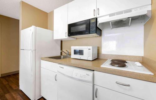 Extended Stay America Select Suites - Jacksonville Salisbury Rd Southpoint