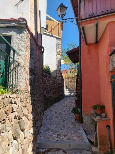 Camera tra le Cinque Terre, Camogli e Portofino. Vista valle e scorcio mare all'orizzonte