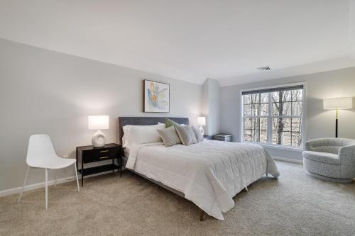 30 Day Minimum Stay - Private Creekside Solace in East Stroudsburg