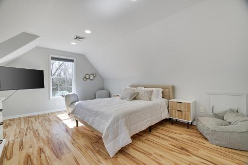 30 Day Minimum Stay - Private Creekside Solace in East Stroudsburg