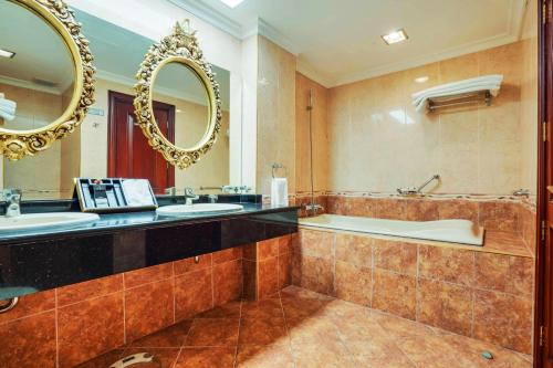 room detail thumbnail 2