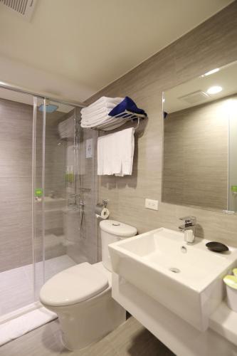 room detail thumbnail 2