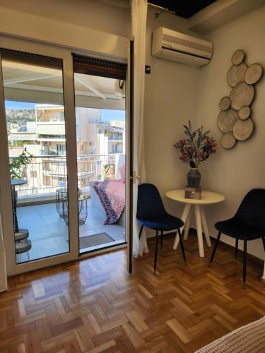 Bachelor Penthouse with Roof Garden access, 15 m walk to Acropolis, Athens (photo 11)