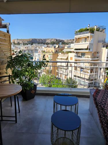 Bachelor Penthouse with Roof Garden access, 15 m walk to Acropolis, Athens (photo 10)