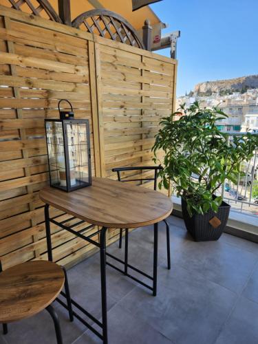 Bachelor Penthouse with Roof Garden access, 15 m walk to Acropolis, Athens (photo 8)