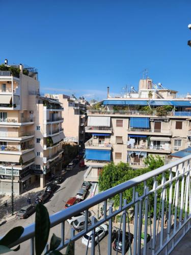 Bachelor Penthouse with Roof Garden access, 15 m walk to Acropolis, Athens (photo 9)