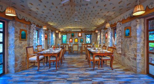 餐廳, Bagh Serai by Alaya Stays in 倫滕波爾