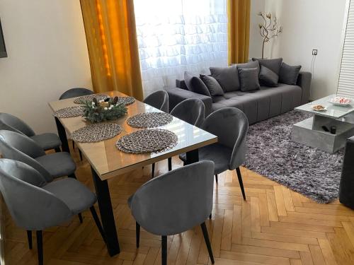DELUXE Dom z sauną i jacuzzi w otoczeniu gór, lasu i jeziora (DELUXE Dom z sauna i jacuzzi w otoczeniu gor, lasu i jeziora) in Bjerna