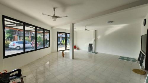 수랏타니 บ้านสุขใจ Baan Sukjai 3성급 호텔 외관