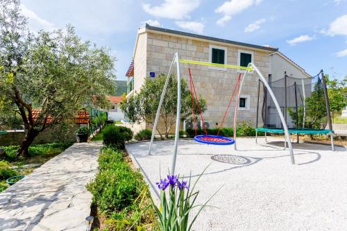 Villa Josip near Omiš , private pool (Villa Josip near Omis , private pool) in 奧斯特維卡