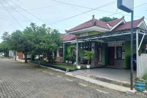 OYO 93892 Homestay Koe Syariah