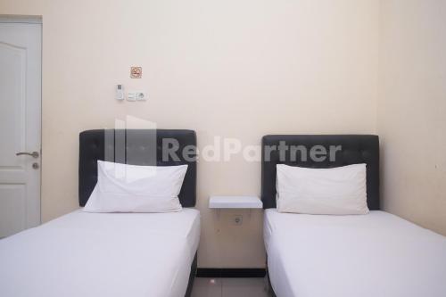 Deluxe Twin Room image 6