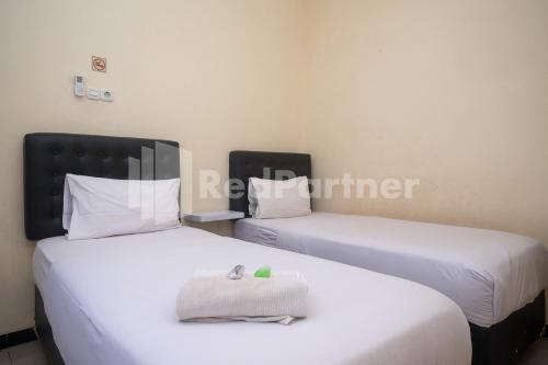 Deluxe Twin Room image 7