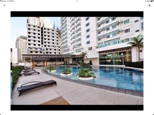 Condo in Makati studio type fast wifi Netflix