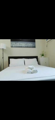 Condo in Makati studio type fast wifi Netflix