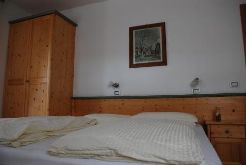 3 twin beds