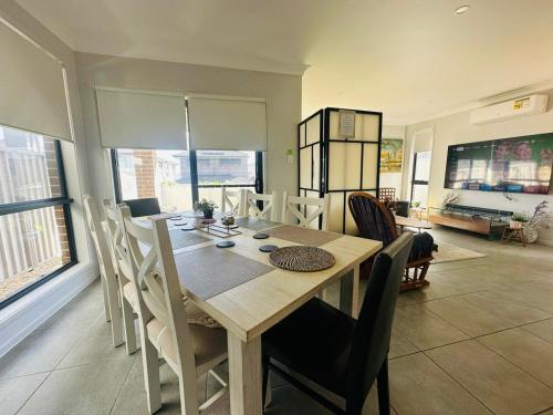 Kitchen, Delightful Austral Stay with AC and built-in wardrobe in South Western Sydney