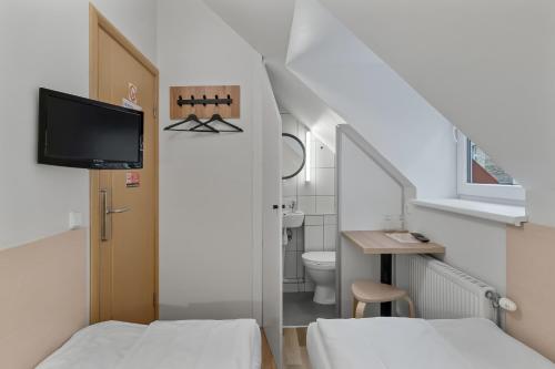 Stay Express Hotel - image 3