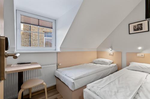 Stay Express Hotel - image 8