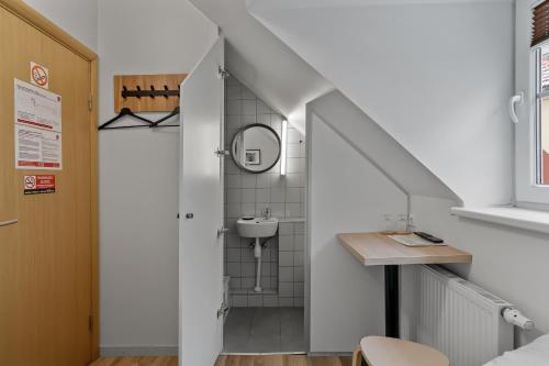 Stay Express Hotel - image 11