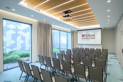 Hilton Garden Inn Budapest - image 13