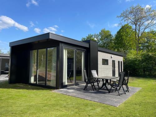 2 bedrooms, 3 beds