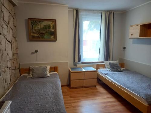 2 twin beds