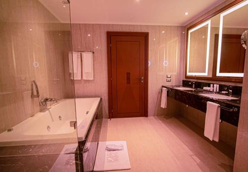549264356 Grand Hotel Djibloho