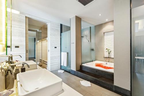 room detail thumbnail 2