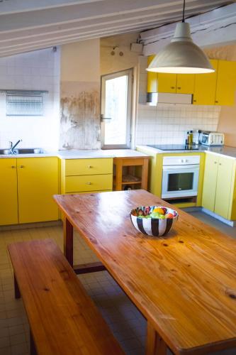 Spacious loft with shared swimming pool in Maia de Montcal