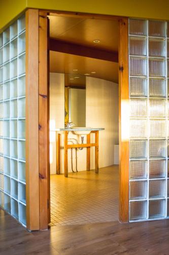 Fürdőszoba, Spacious loft with shared swimming pool in Maia de Montcal