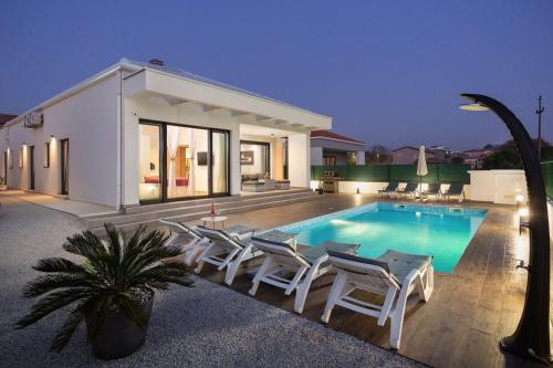Villa Luna & Pia for families in Pula for 10 people with heated pool - pet friendly - Accommodation - Pula