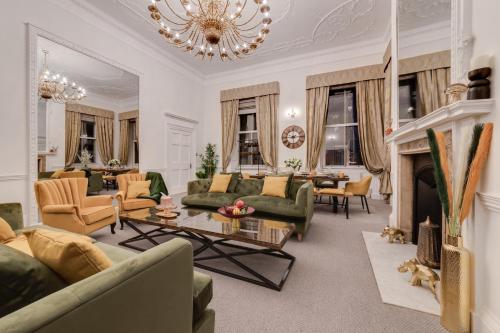 Luxury London 3 Bedroom Duplex with Pool Table - 4HS - image 3