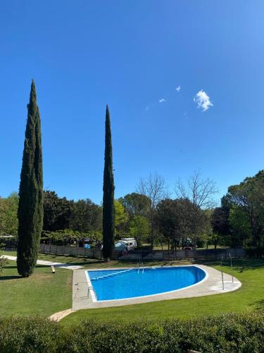 Úszómedence, Spacious loft with shared swimming pool in Maia de Montcal