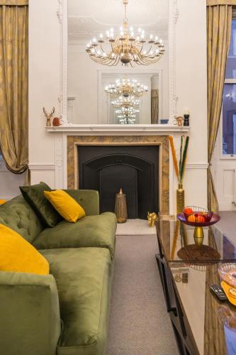 Luxury London 3 Bedroom Duplex with Pool Table - 4HS - image 10