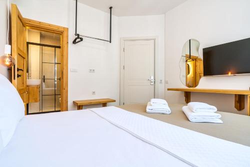 Deluxe Double Room image 10
