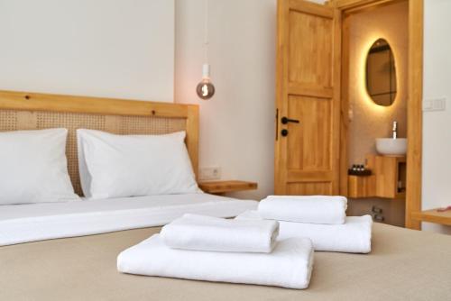 Deluxe Double Room image 8