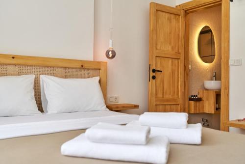 Deluxe Double Room image 4