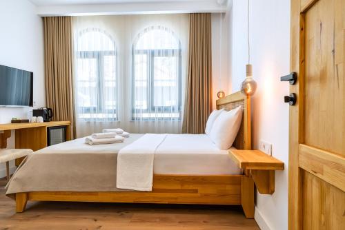 Deluxe Double Room image 6