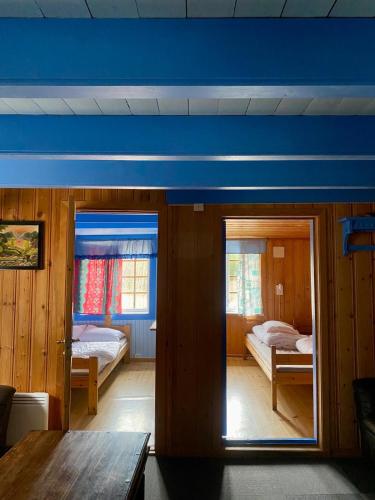 4 bedrooms, 5 beds