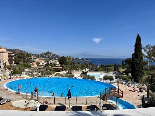 Appart vue mer et Esterel-Piscine - Location saisonnière - Saint-Raphaël