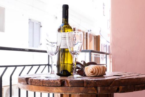 Onar Syros - Rustic Rooms