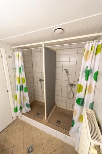 Shared room, female dormitory, 6 guests