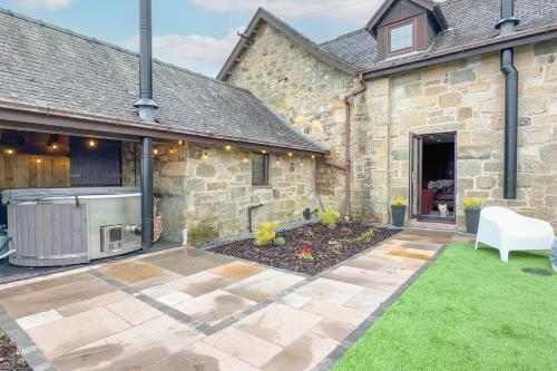 Hot tub, Barraston Farm Country Retreat in Glasgow