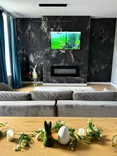 LV Luxury Apart - One minute away from train station, Predeal